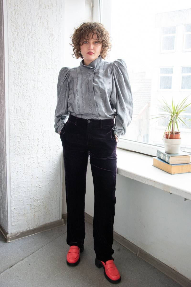 Giorgio Armani Vintage Dunkellila Samt Hose von WardrobeQueenVINTAGE