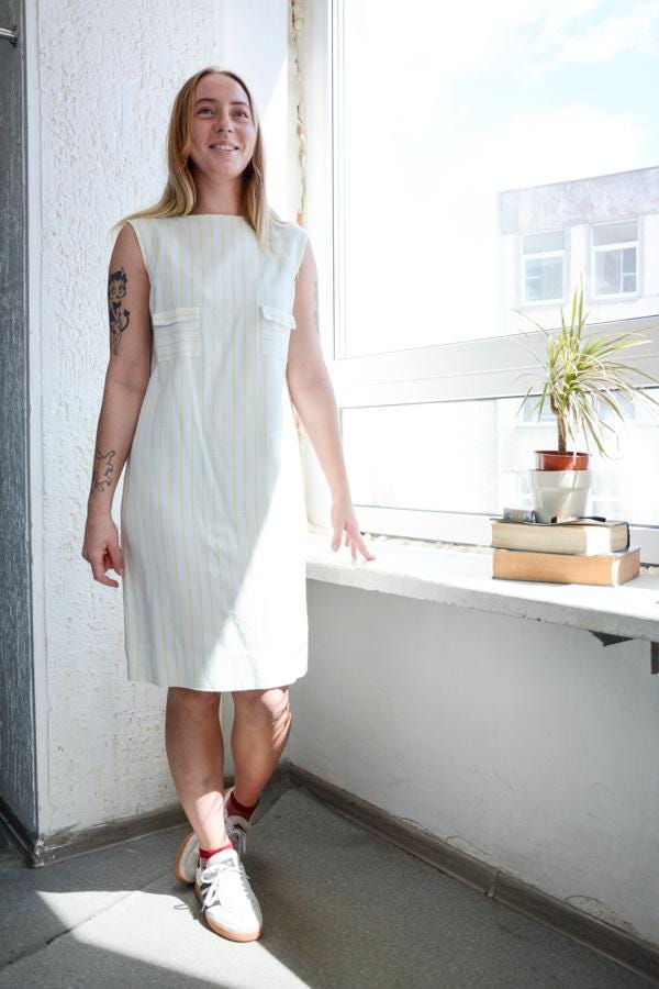 Vintage 60Er Jahre Weiß Gestreiftes Mini Kleid von WardrobeQueenVINTAGE