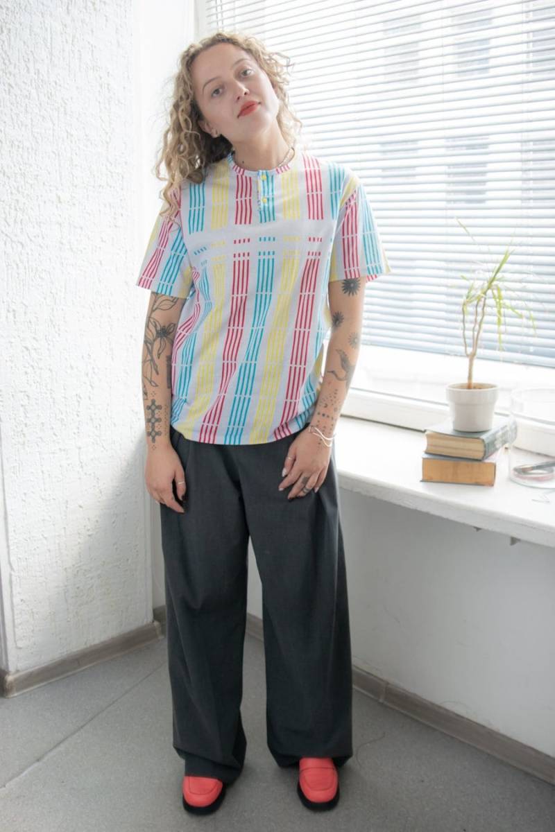 Vintage 70Er Grau Gemustertes Baumwoll-T-Shirt von WardrobeQueenVINTAGE