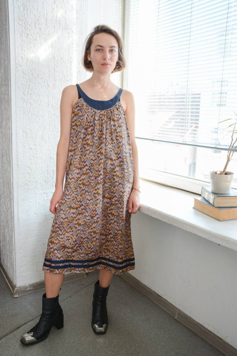 Vintage 70Er Jahre Braun/Grau Abstrakt Print Midi Kleid Aus Baumwolle Und von WardrobeQueenVINTAGE