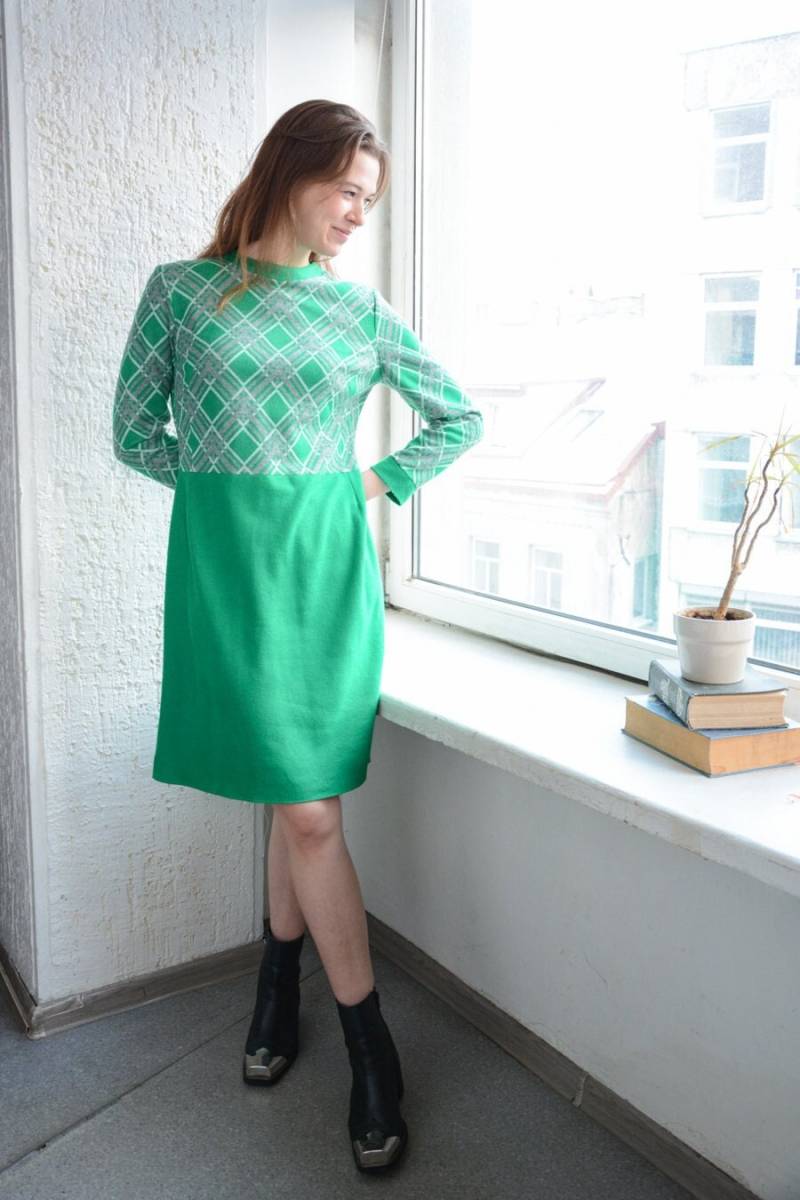 Vintage 70Er Jahre Grünes Midi Langarm Kleid von WardrobeQueenVINTAGE