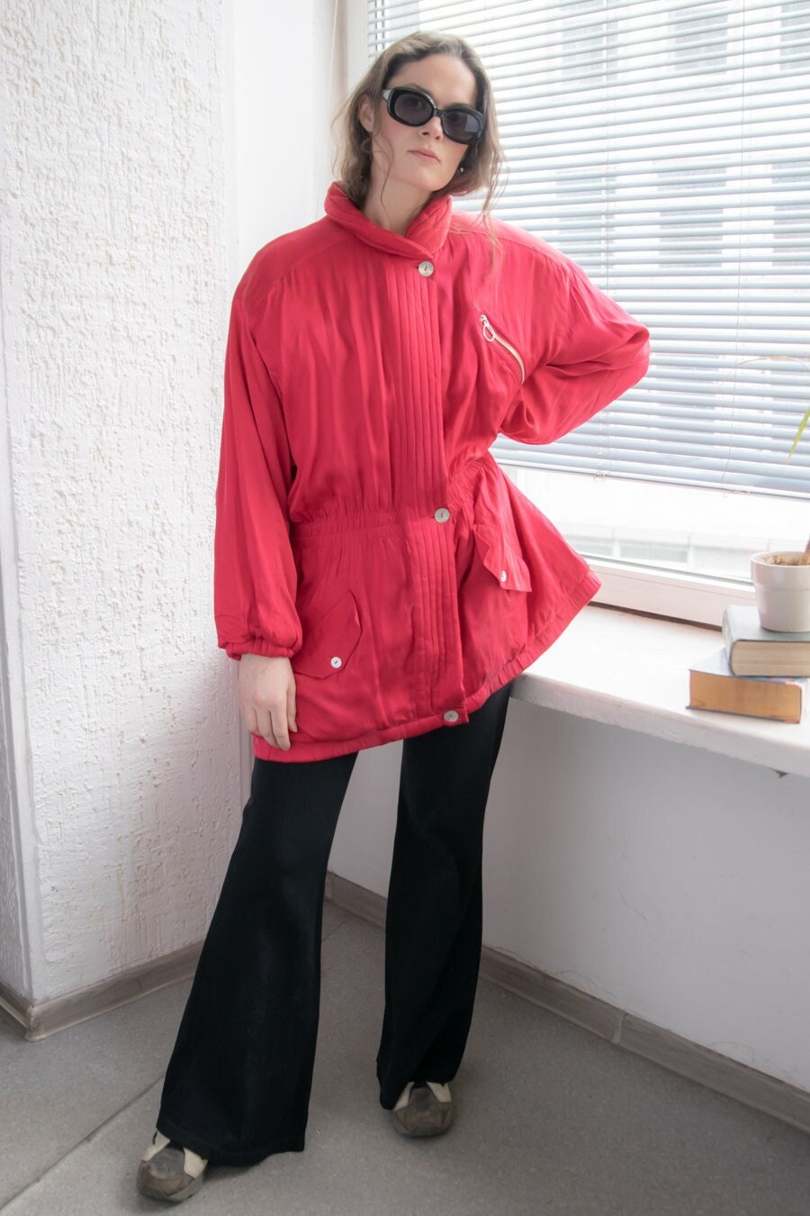 Vintage 70Er Jahre Knallroter Schimmernder Satin-Parka-Mantel von WardrobeQueenVINTAGE