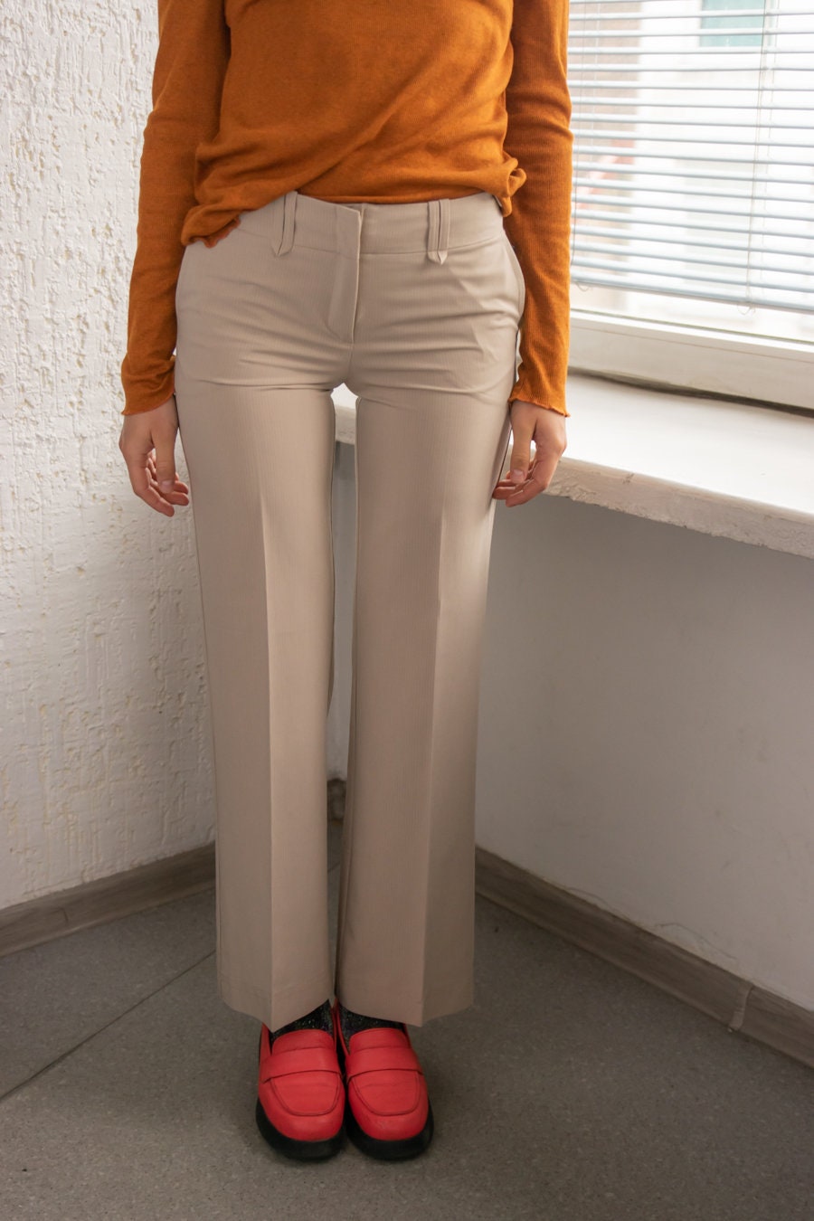 Vintage 80Er Beige Pin Stripe Gerade Hose von WardrobeQueenVINTAGE