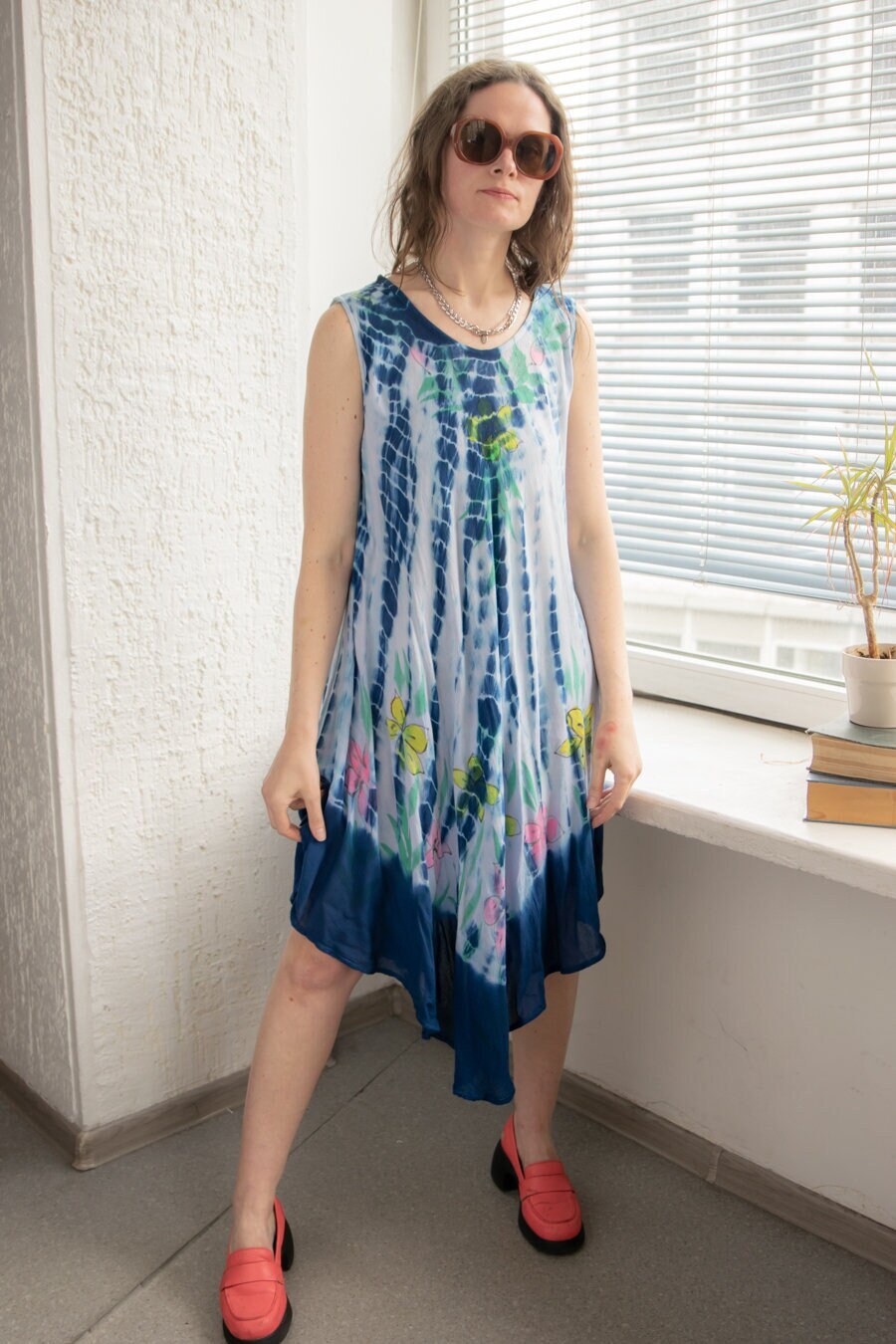 Vintage 80Er Blaues Tie-Dye Rayon Breites Midi Kleid von WardrobeQueenVINTAGE