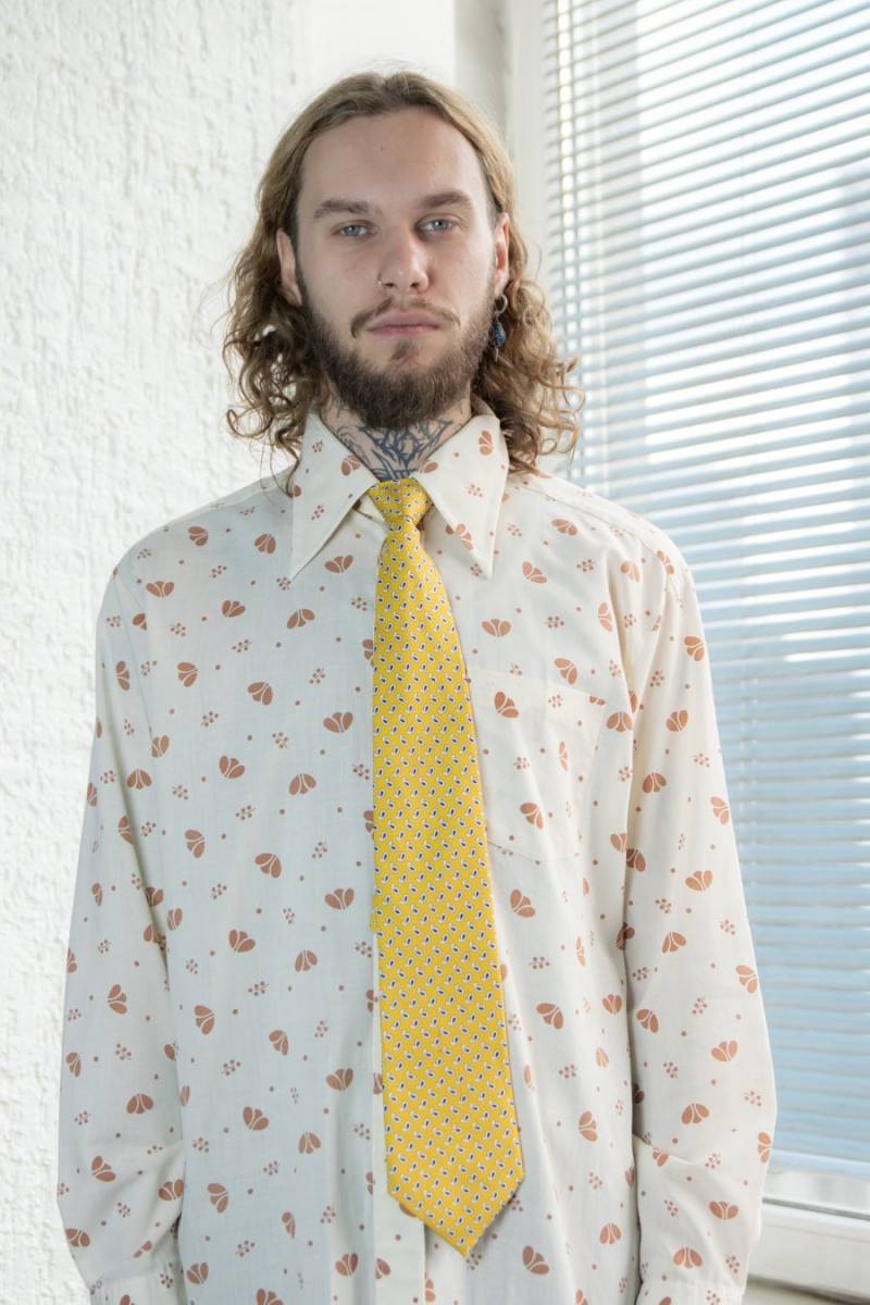Vintage 80Er Gelbe Paisley Print Seidenkrawatte von WardrobeQueenVINTAGE