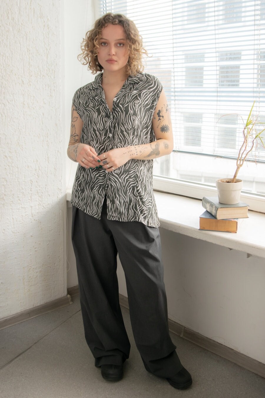 Vintage 80Er Graue Animal Print Weste Top von WardrobeQueenVINTAGE