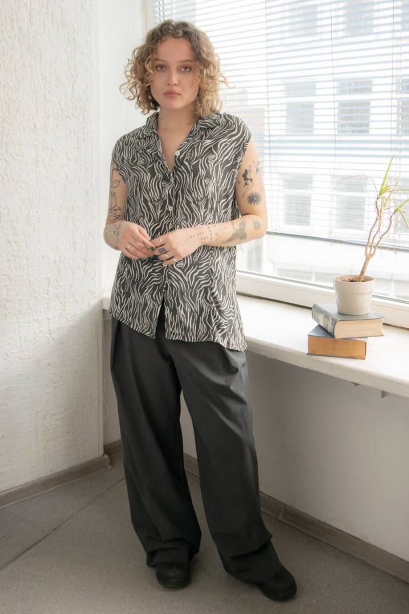 Vintage 80Er Graue Animal Print Weste Top von WardrobeQueenVINTAGE