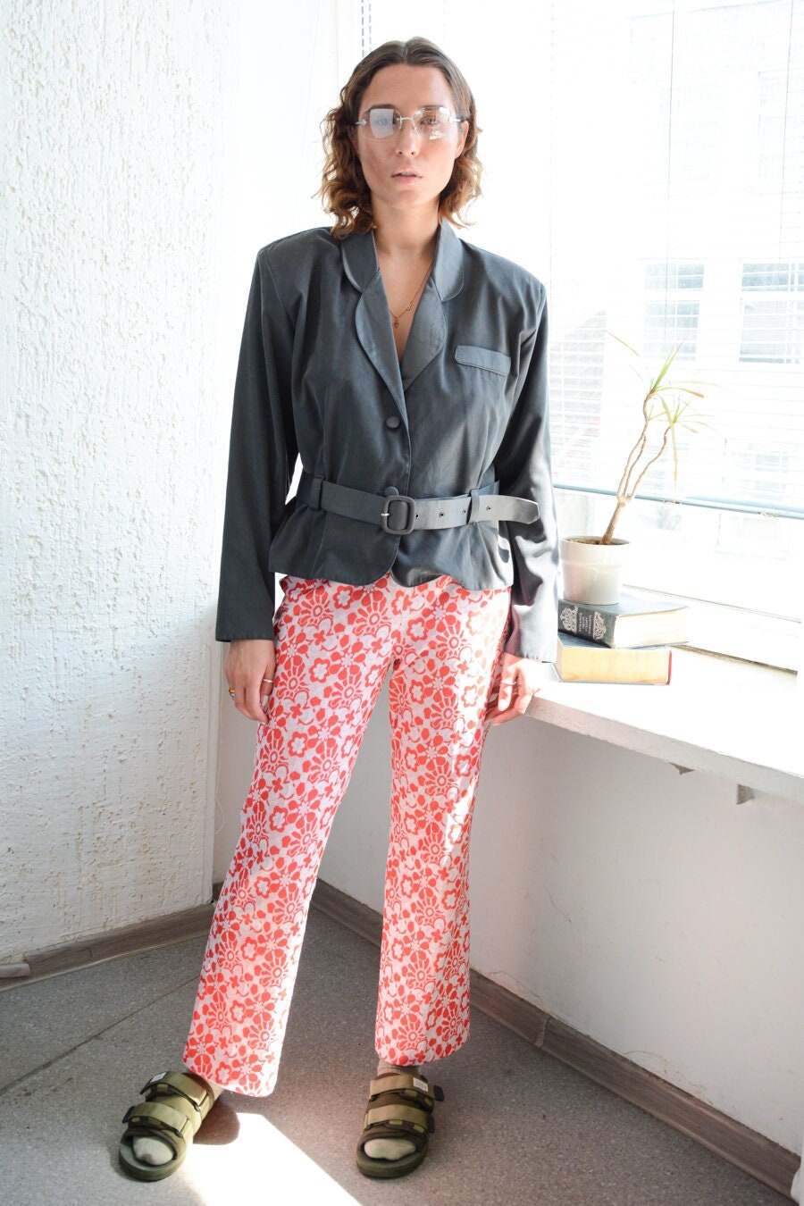 Vintage 80Er Graue Kurzjacke Mit Weichem Gürtel von WardrobeQueenVINTAGE