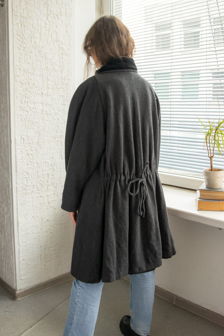 Vintage 80Er Grauer Samtmantel Vintage 80Er Grauer Samtmantel von WardrobeQueenVINTAGE