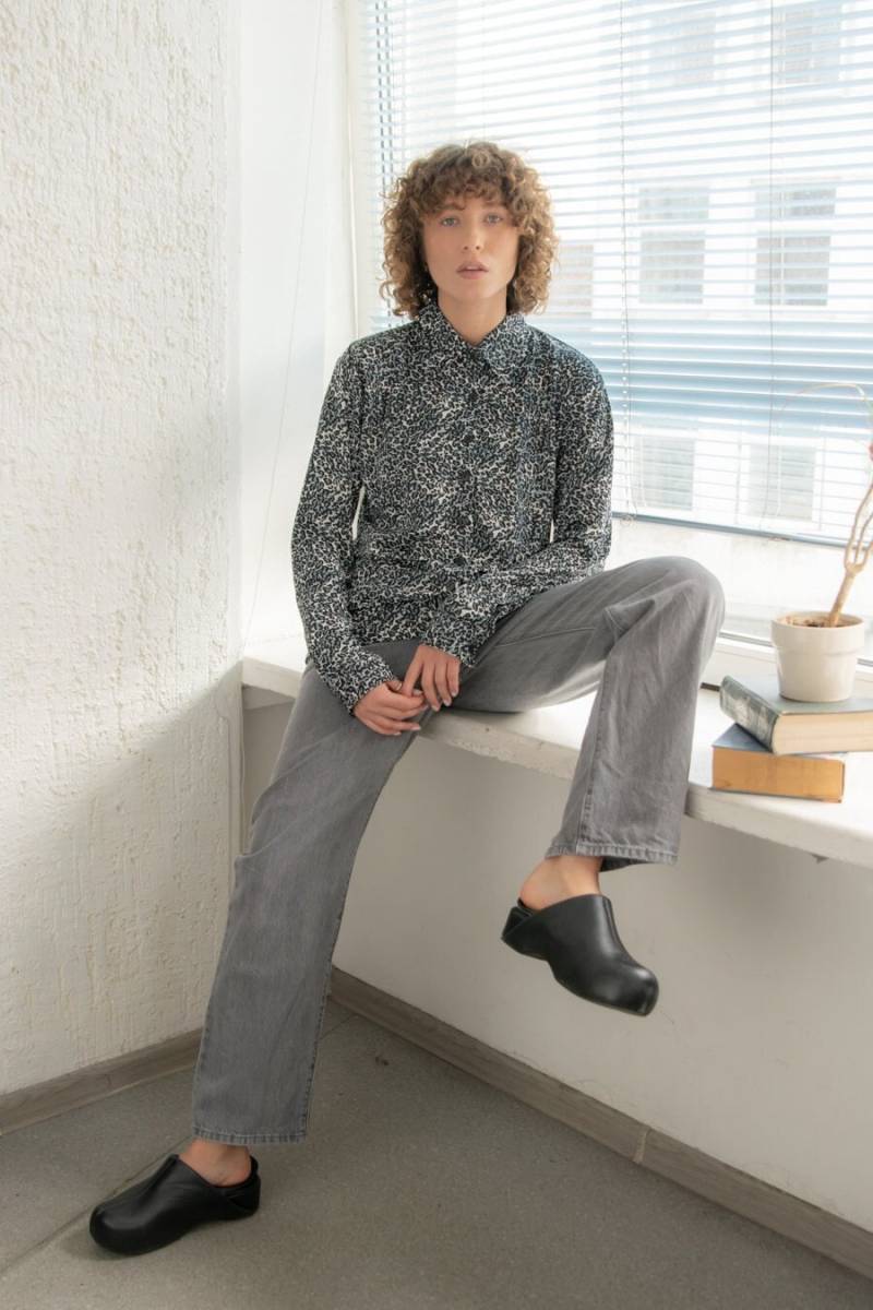 Vintage 80Er Jahre Bluse Mit Tiermuster von WardrobeQueenVINTAGE