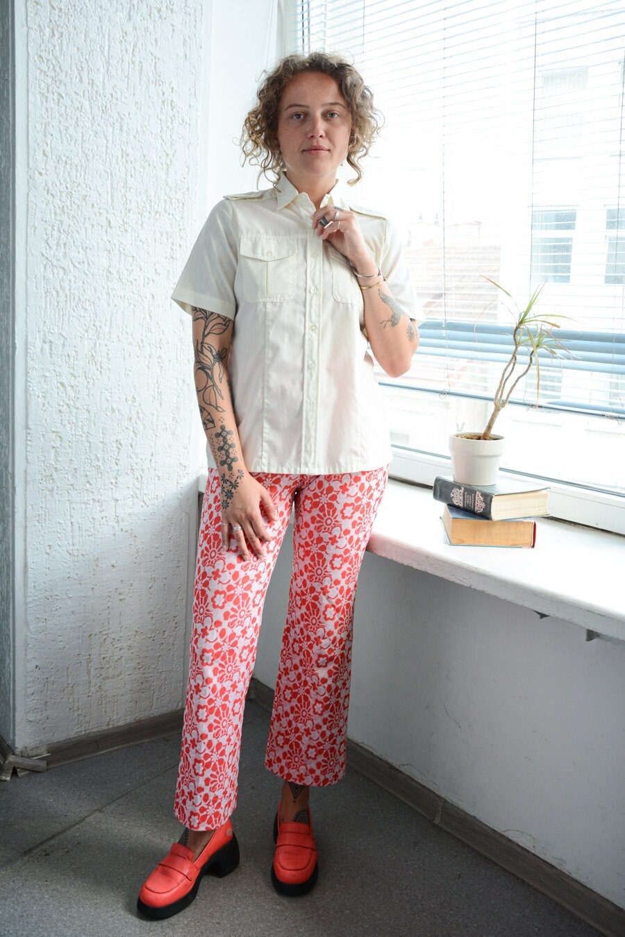 Vintage 80Er Jahre Gelbliches Kurzarm Hemd von WardrobeQueenVINTAGE