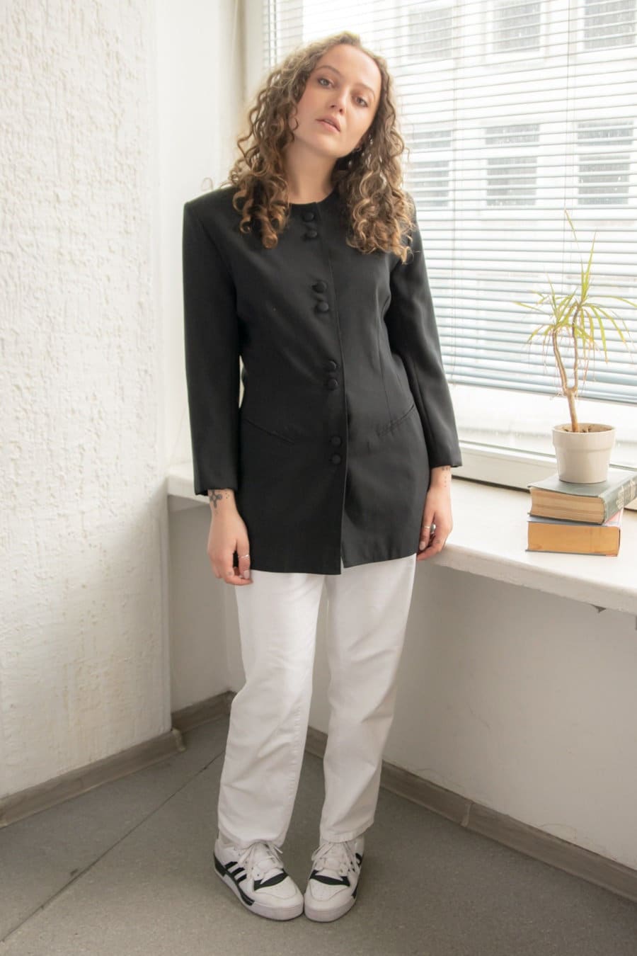 Vintage 80Er Schwarzer Long Fit Blazer von WardrobeQueenVINTAGE