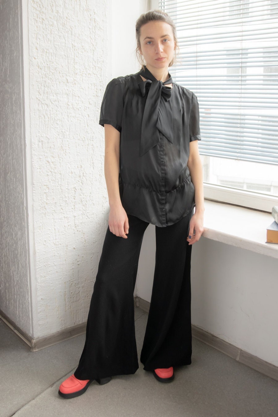 Vintage 90Er Schwarze Satinschleife Mexx Bluse von WardrobeQueenVINTAGE