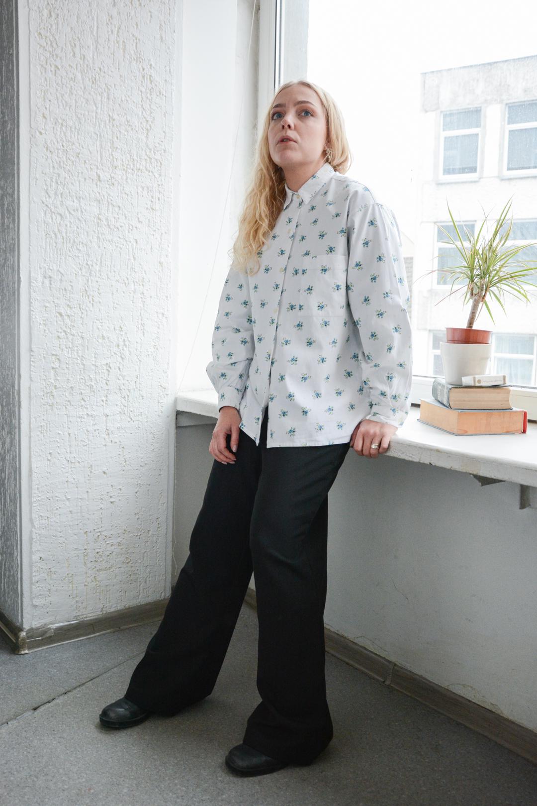 Vintage Anne Fontaine Weißes Baumwollhemd Mit Blumendruck von WardrobeQueenVINTAGE