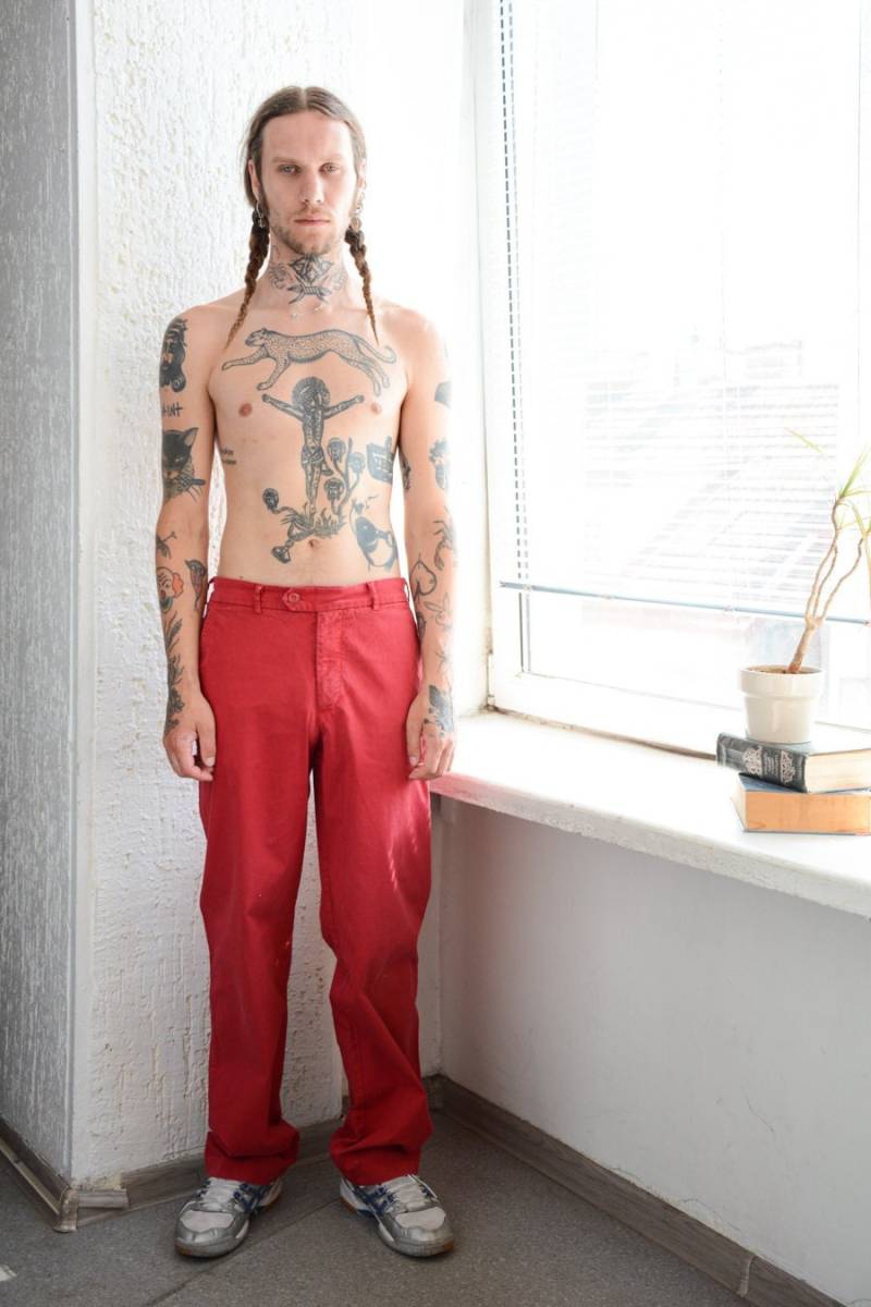 Vintage Armani Jeans Rote Gerade Hose Aus Baumwolle von WardrobeQueenVINTAGE