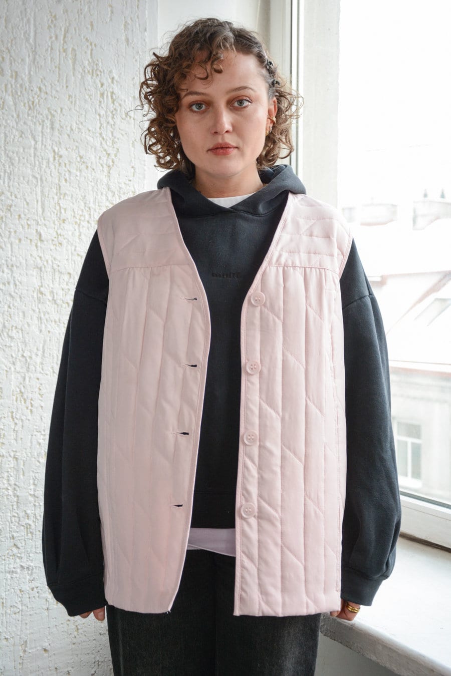 Vintage Blassrosa Gepolstertes Dünnes Gillet von WardrobeQueenVINTAGE
