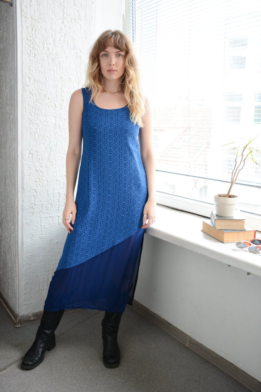 Vintage Blau Gemustertes Midi Doppelschicht Kleid von WardrobeQueenVINTAGE