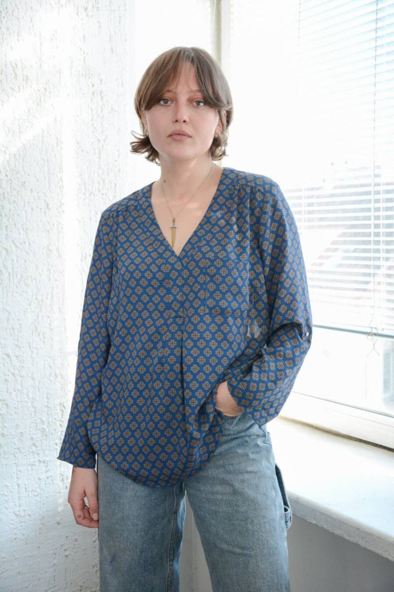 Vintage Blau Gemustertes Top von WardrobeQueenVINTAGE