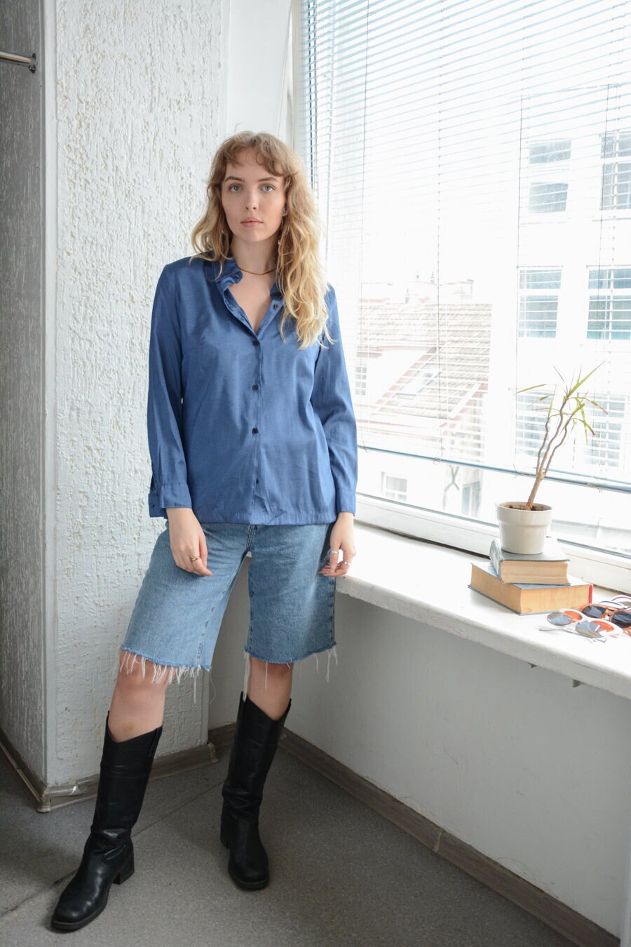 Vintage Blau Schimmerndes Hemd von WardrobeQueenVINTAGE