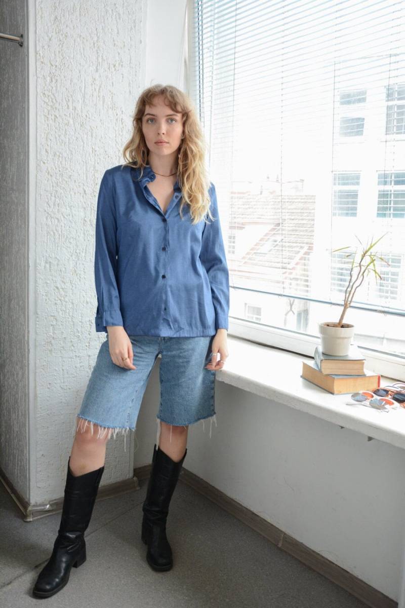 Vintage Blau Schimmerndes Hemd von WardrobeQueenVINTAGE