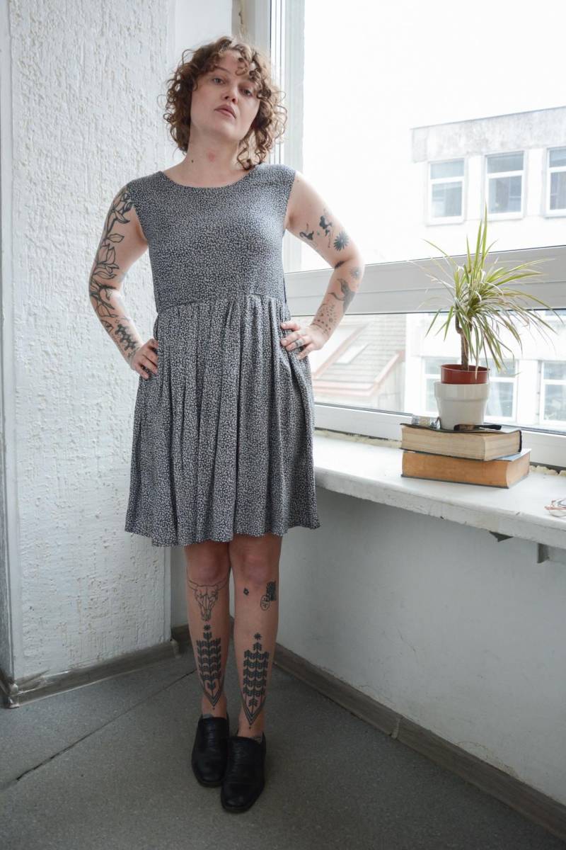 Vintage Boho Schwarzes Mini Kleid Mit Blumenmuster von WardrobeQueenVINTAGE