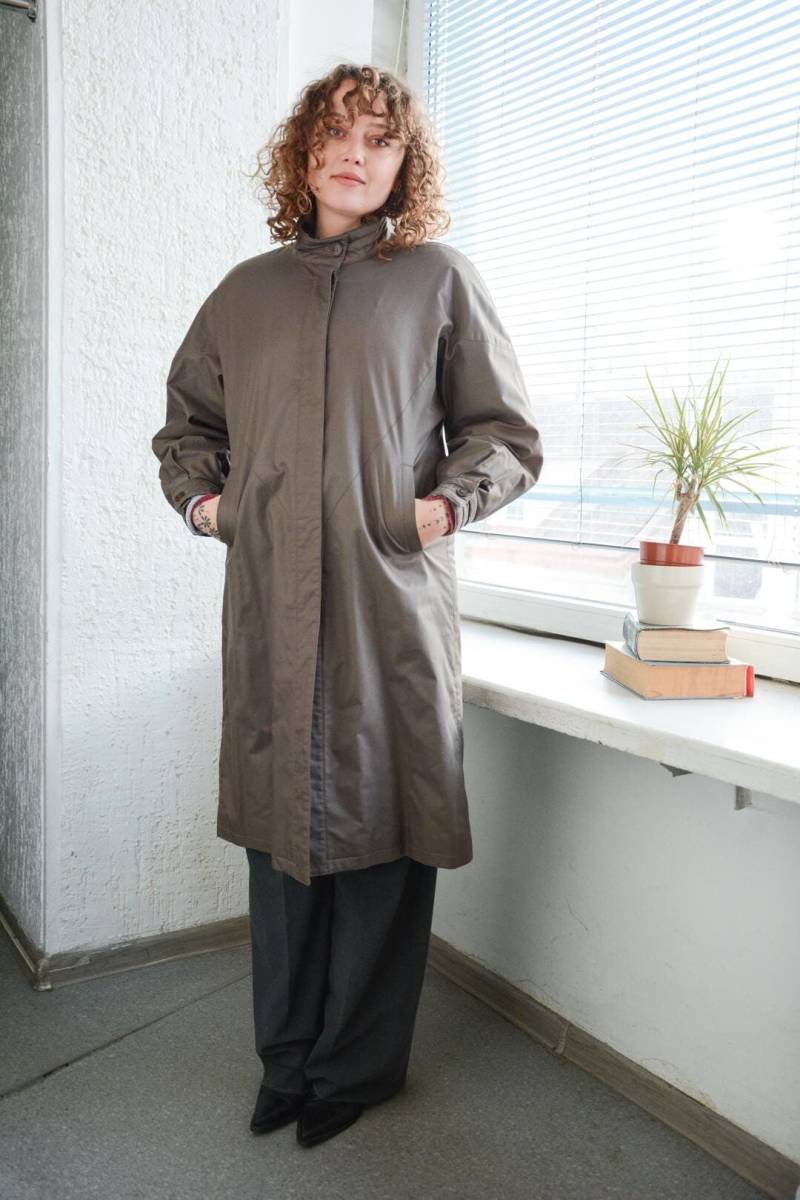 Vintage Brauner Stehkragen Mantel von WardrobeQueenVINTAGE