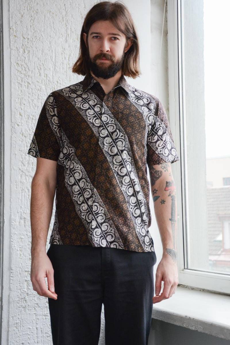 Vintage Braunes Kurzärmeliges Baumwollhemd Im Boho-stil von WardrobeQueenVINTAGE