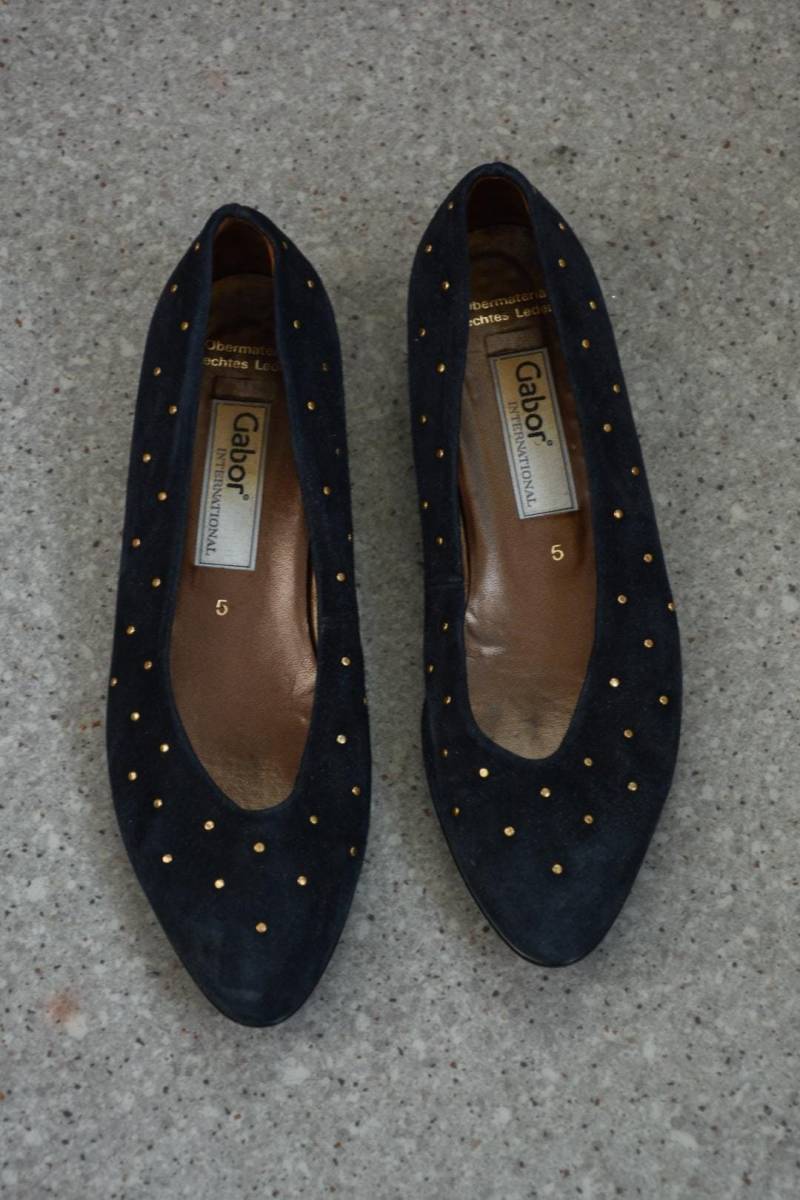 Vintage Gabor Schwarze Wildleder Nieten Schuhe von WardrobeQueenVINTAGE