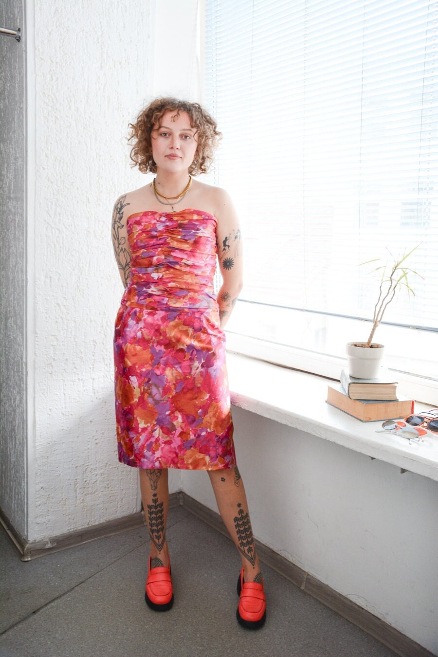 Vintage Loris Azzar0 Paris Pinkes Midi Kleid Im Bandeau Stil von WardrobeQueenVINTAGE