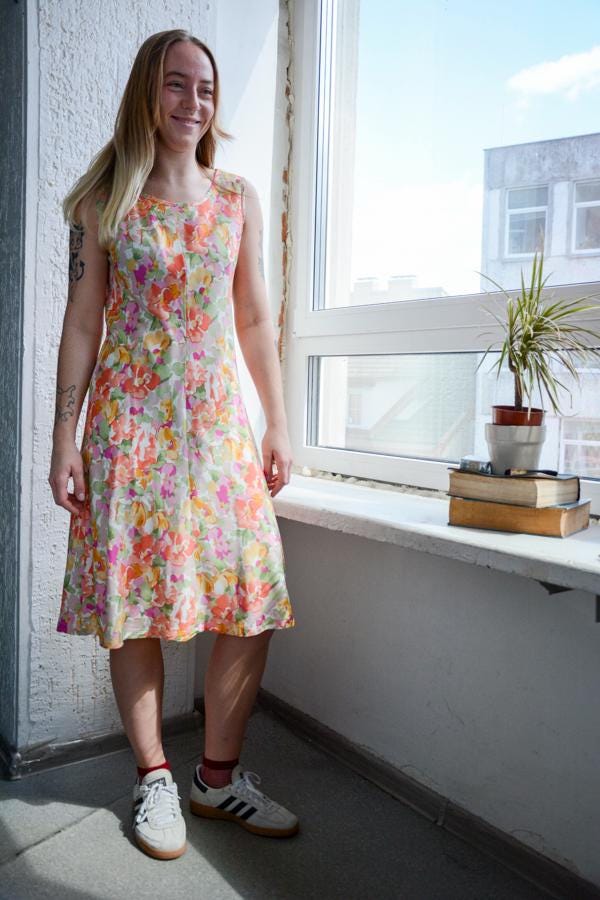 Vintage Mehrfarben Blumendruck Midi Kleid von WardrobeQueenVINTAGE