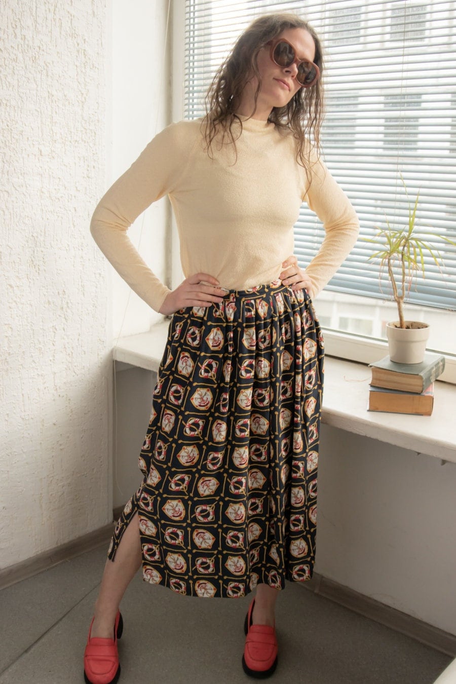 Vintage Navy Gemusterter Midi Rock von WardrobeQueenVINTAGE