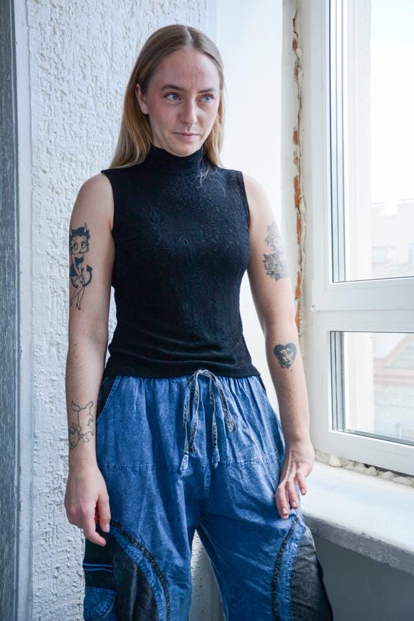 Vintage Schwarze Hochgeschlossene Texturierte Stretch Top von WardrobeQueenVINTAGE