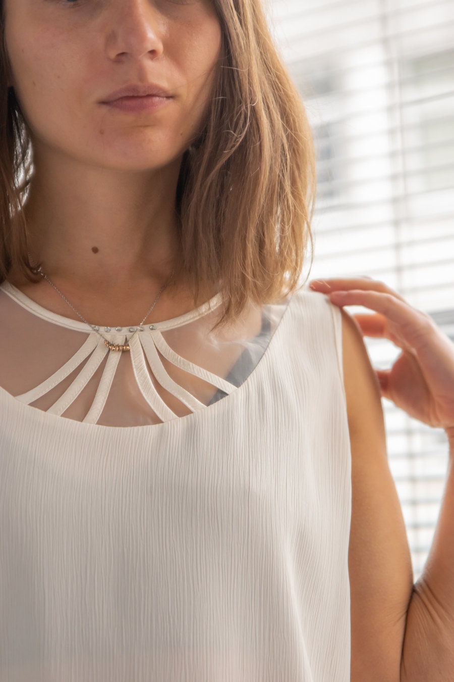 Vintage Weißes Schimmernde Top von WardrobeQueenVINTAGE