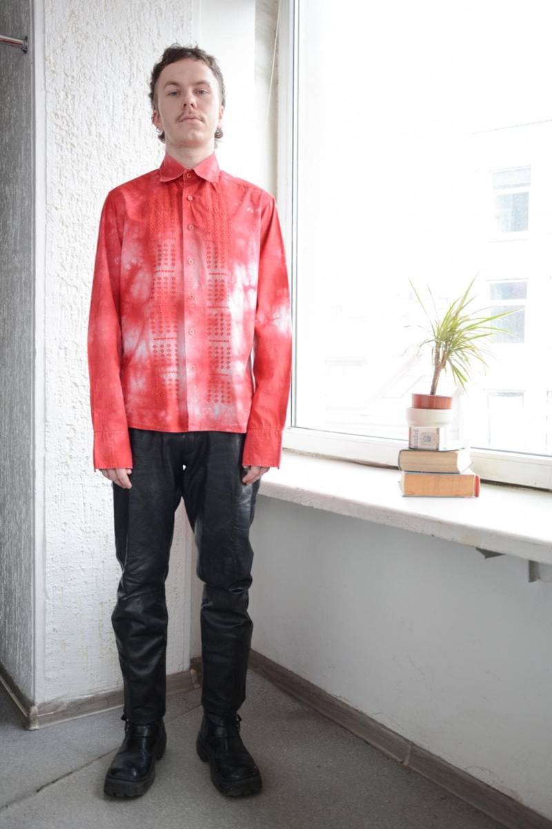 Vintage Y2K Red Besticktes Front Acid Washed Hemd von WardrobeQueenVINTAGE