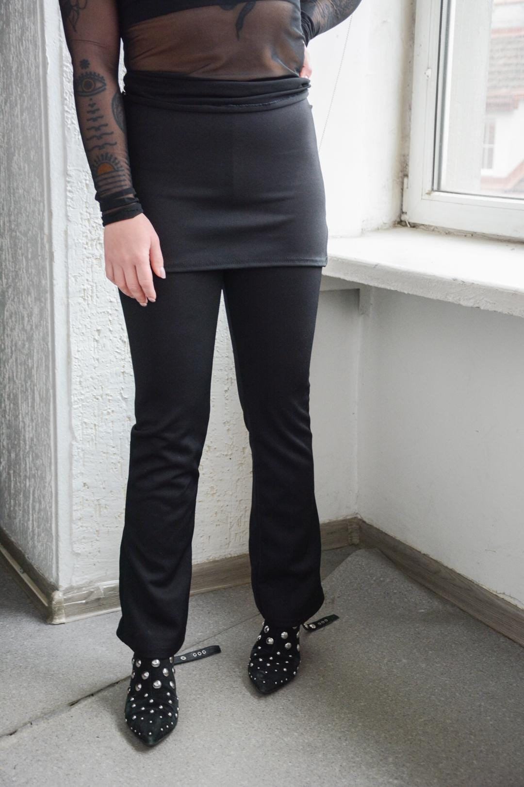 Vintage Y2K Schwarze Hose & Rock von WardrobeQueenVINTAGE
