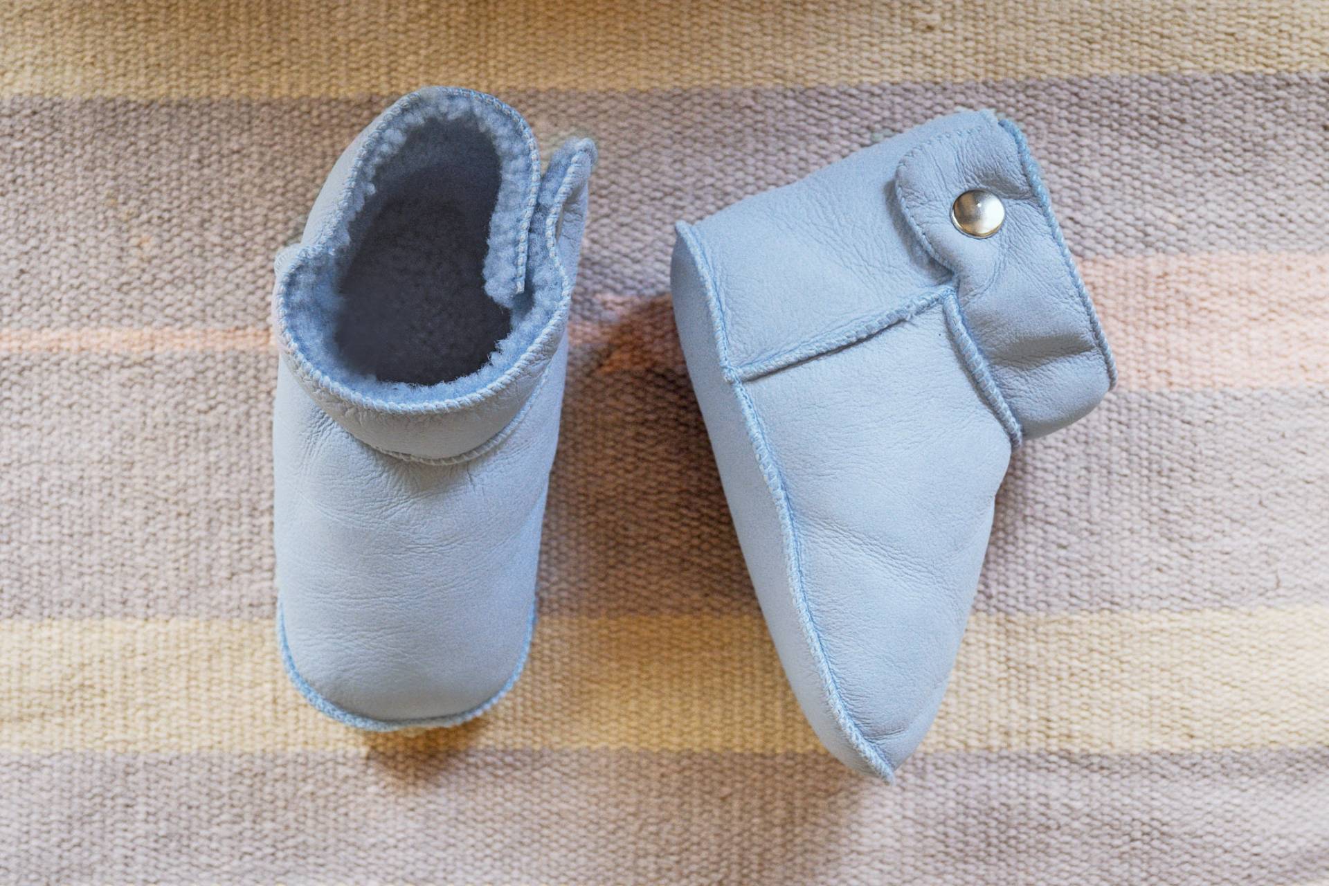 Baby Lammfell Schuhe Krippe Blaue Erste Geschenk Weich Natürlich Wärmeregulierende Lammwolle Innere Baby-Duschegeschenk von WarmAnother