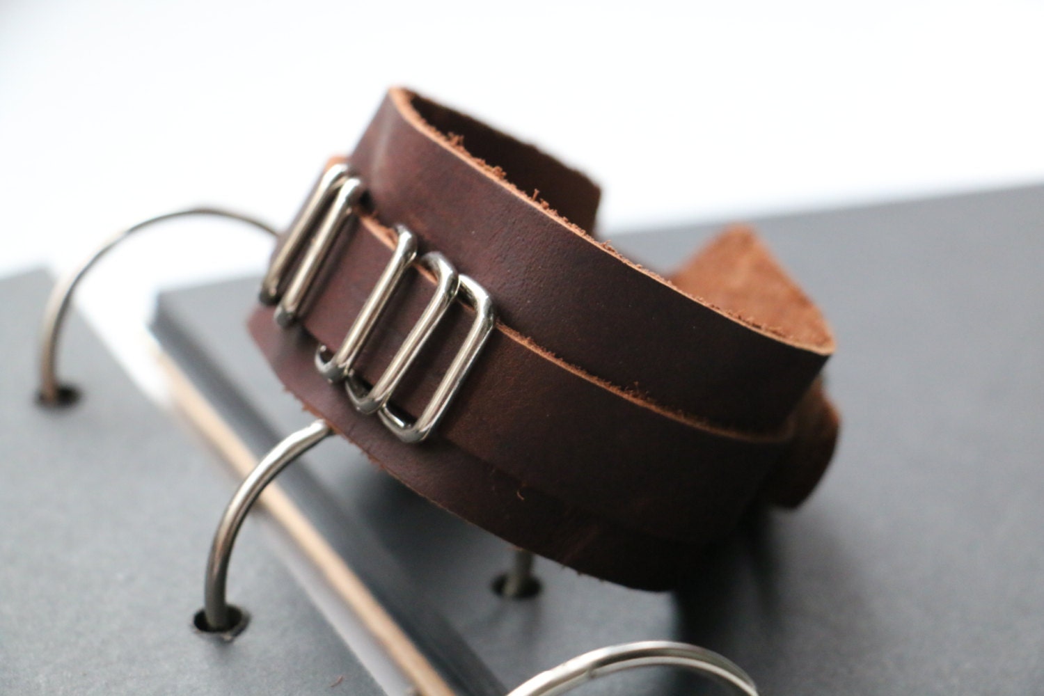 Braune Leder-Armband, Damen Armband, Frauen Lederarmband, Schmuck, Leder Manschette Herren Für Männer, Geschenk Männer Braune Leder-Armband, Damen Armband, Frauen Lederarmband, Schmuck, Leder Manschette Herren Für Männer, Geschenk Männer von WarmHeartHouse