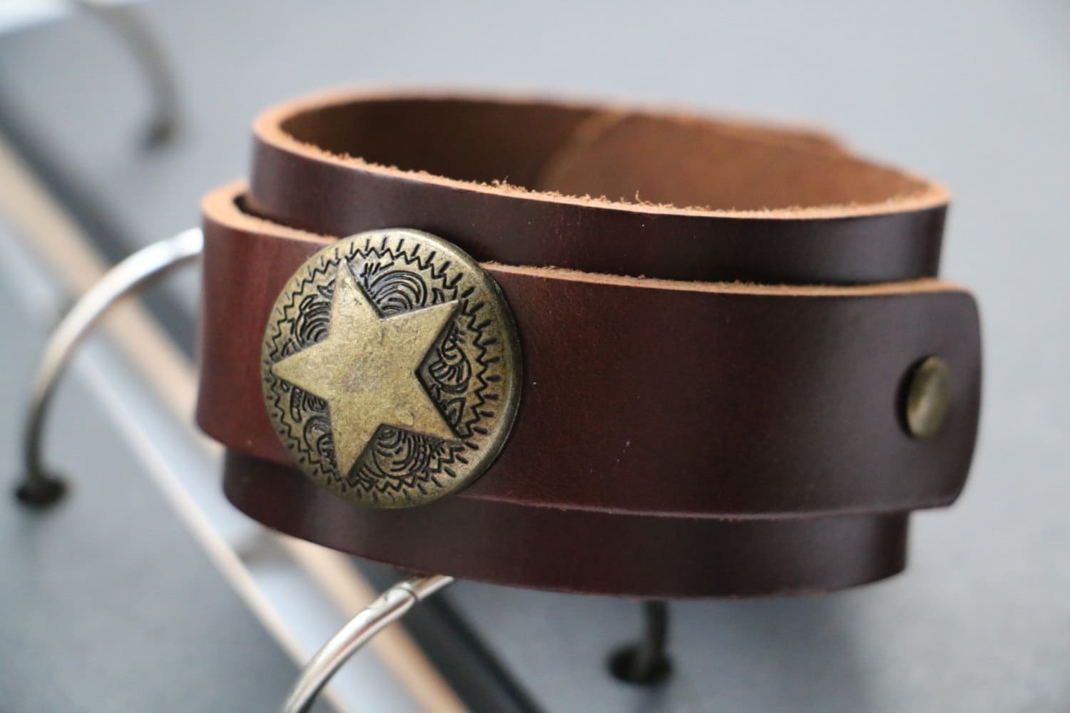 Handgefertigtes Verstellbares Ledermanschettenarmband, Armband Für Männer, Braune Ledermanschetten Mit Sternen, Vollnarbenarmband Handgefertigtes Verstellbares Ledermanschettenarmband, Armband Für Männer, Braune Ledermanschetten Mit Sternen, Vollnarbenarmband von WarmHeartHouse