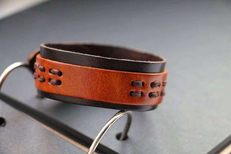 Herren Lederarmband, Leder Armreif, Moderne Männer Armband, Lederarmband Herren, Braunes Geschenk Für Ihn, Herrenschmuck Herren Lederarmband, Leder Armreif, Moderne Männer Armband, Lederarmband Herren, Braunes Geschenk Für Ihn, Herrenschmuck von WarmHeartHouse