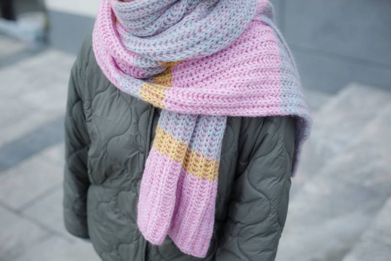 Langer Gestreifter Handgestrickter Schal Aus Mohair Und Alpakawolle Langer Gestreifter Handgestrickter Schal Aus Mohair Und Alpakawolle von WarmanizerKnitwear