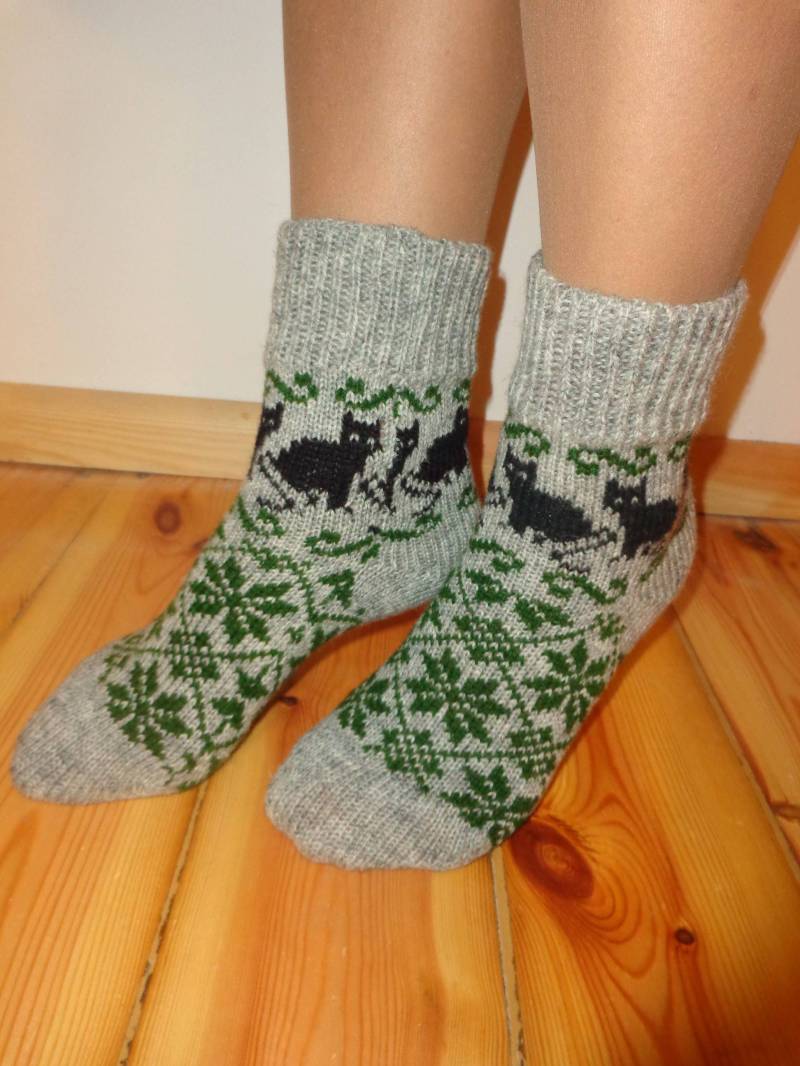 Handgefertigte Wollsocken Mit Katze & Ornament von WarmthingsStore