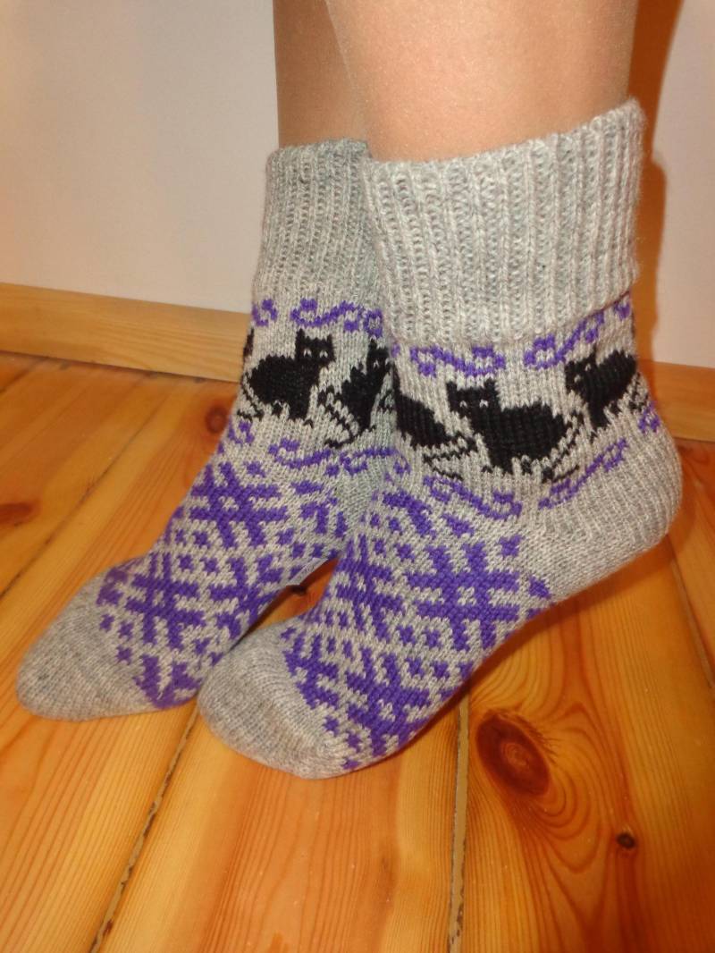 Handgefertigte Wollsocken Mit Katze & Ornament von WarmthingsStore