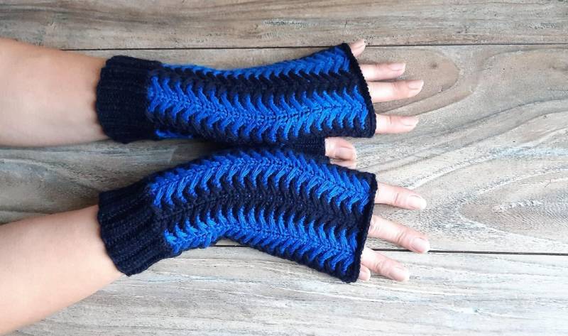 Sofort Lieferbar Gestrickte Frauen Fingerlose Handschuhe Armstulpen Handgelenk Handstulpen Handgefertigte Warme Accessoire Wolle Stulpen von WarmthingsStore