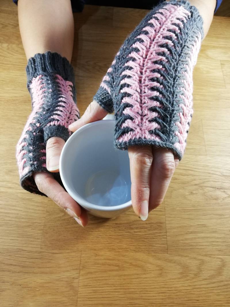 Sofort Lieferbar Stricken Frauen Fingerlose Handschuhe Armstulpen Handgelenk Handstulpen Handgefertigte Warme Winter Accessoire Wolle Stulpen von WarmthingsStore