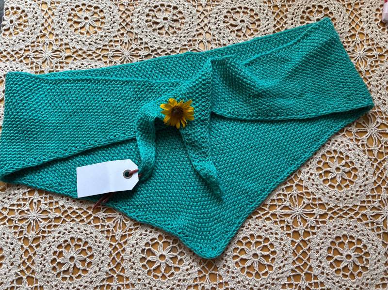 Handgestricktes Dreieckstuch Türkis, Merinowolle von WasClaudistrickt