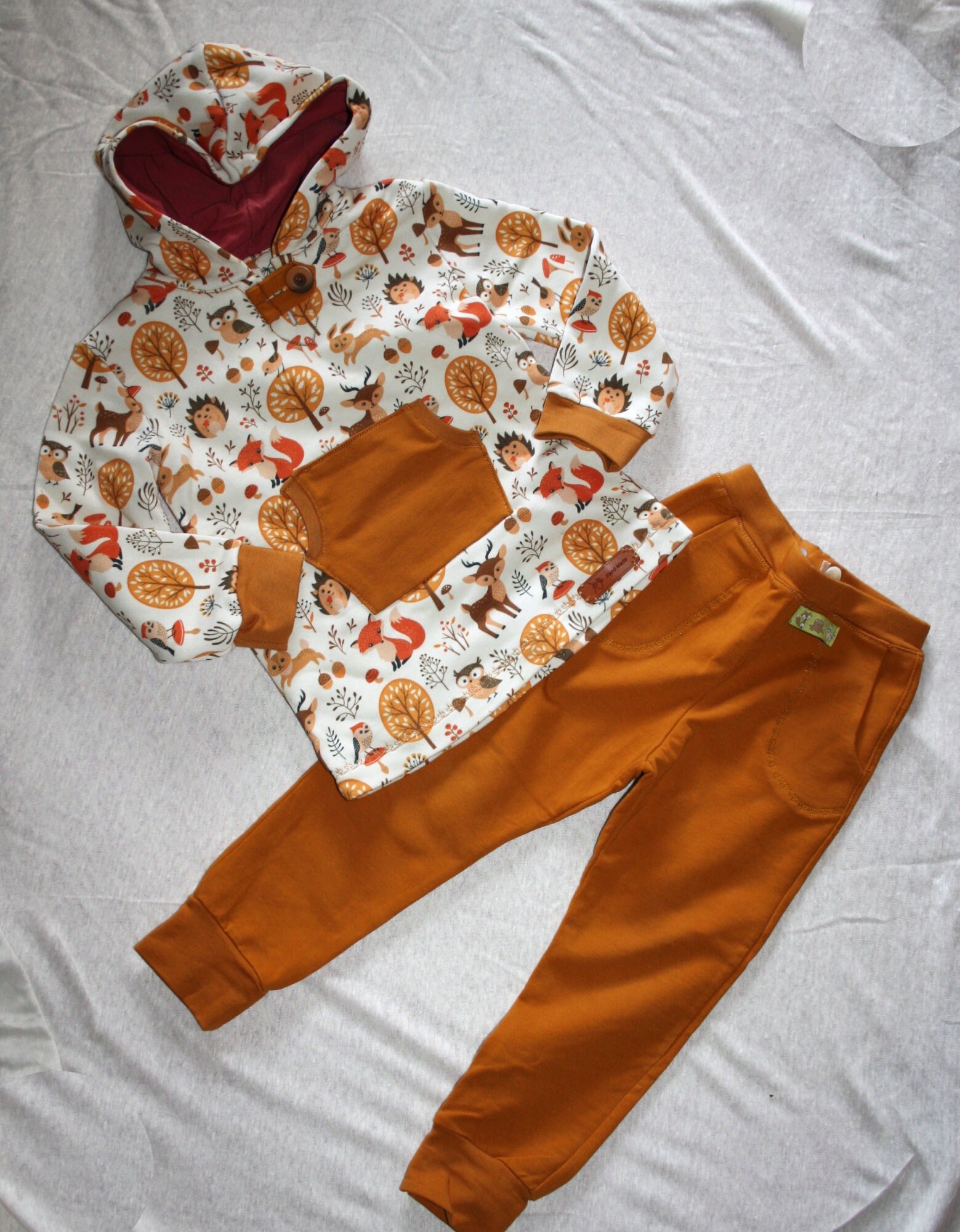 Unisex Kinder Set Hoodie + Hose Gr. 92Tolle Farben Waldtiere Unisex Kinder Set Hoodie + Hose Gr. 92Tolle Farben Waldtiere von WasGanzTolles