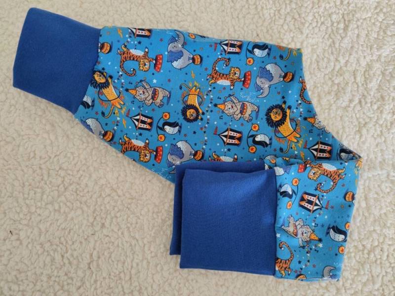 Pumphose Gr.80/86 Junge Babyhose Zirkus Zirkustiere Löwen Bären Elefanten Pinguine Tiere in Der Manege Mitwachshose von WasSchoenes