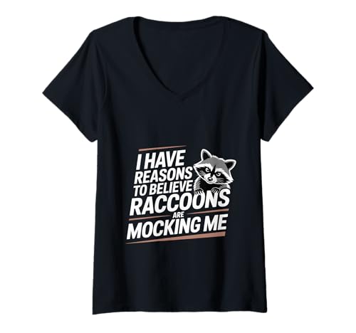 Damen I Have Reasons to Believe Raccoons Are Mocking Me - T-Shirt mit V-Ausschnitt Damen I Have Reasons to Believe Raccoons Are Mocking Me - T-Shirt mit V-Ausschnitt von Waschbär -Meme -Ausdruck