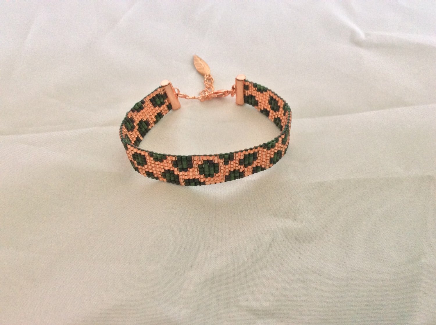 Miyuki Delica Perlen-Armband Rosa Mit Grün Miyuki Delica Perlen-Armband Rosa Mit Grün von Waschje