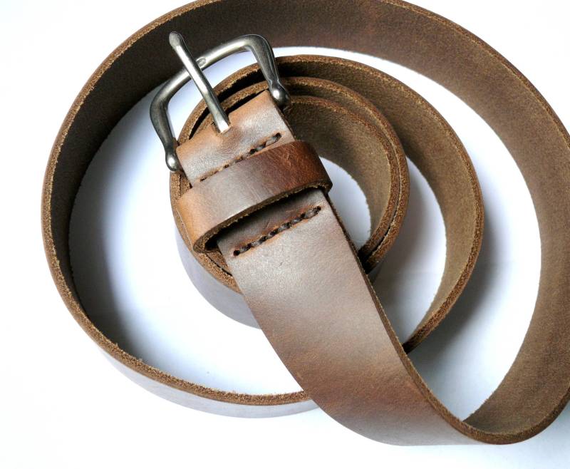 Handgefertigter Brauner Horween Chromexcel Ledergürtel Handgefertigter Brauner Horween Chromexcel Ledergürtel von WatchChasLeather